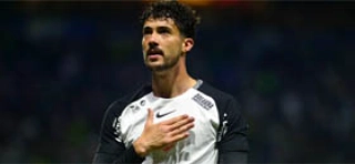 Terceiro Tempo - Bola Cheia - Gustavo Henrique - O zagueiro corintiano vive uma fase espetacular. Defensor de enorme qualidade, tamb&eacute;m se destaca pelo poder ofensivo, marcando gols importantes, como o do empate diante do Santa Fe na Col&ocirc;mbia pela Libertadores. N&atilde;o &eacute; nenhum exagero, embora n&atilde;o tenha sido testado, pensar nele como um dos convocados de Carlo Ancelotti no pr&oacute;ximo dia 18.