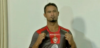 Panini confirma que figurinha do goleiro Bruno está em álbum do Brasileirão