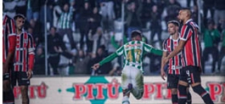 Terceiro Tempo - Bola Murcha - S&atilde;o Paulo - Lembram daquela frase que cunhei nos anos 90, que virou "febre" imortalizada em adesivos distribu&iacute;dos gratuitamente com a frase: "Torcer para o S&atilde;o Paulo &eacute; uma grande moleza"? Pois bem, isso &eacute; coisa de um passado muito remoto, que o saudoso torcedor tricolor chora ao lembrar. A elimina&ccedil;&atilde;o na Copa do Brasil para o Juventude &eacute; mais um cap&iacute;tulo da s&eacute;ria crise que o outrora "Soberano" se encontra.