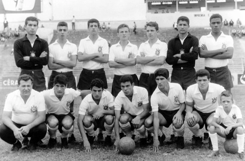 Mais um time de juniores do Corinthians, em 1965, no Parque São Jorge. Os jogadores são: em pé (da esquerda para a direita) Reginaldo, Souza, Luís Carlos Galter, Machi, Luis Américo, Alexandre e Luis Antonio. Agachados: o massagista Oswaldo, Rafael, Adnan, Nelson Jacaré, Maia e Plínio