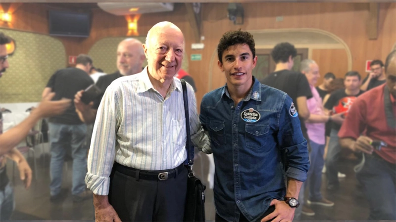 Claudio Carsughi e Marc M&aacute;rquez em 2 de abril de 2019 em evento da Estrella Galicia, na Esta&ccedil;&atilde;o Rio Verde, em S&atilde;o Paulo. Foto: Claudia Carsughi
