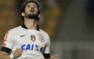 Com sequência de jogos, dirigente vê 1º objetivo de Pato alcançado no Corinthians