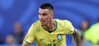 Terceiro Tempo - Bola Murcha - Iba&ntilde;ez - Ficou absolutamente claro que o zagueiro/volante do Al-Ahli n&atilde;o tem a m&iacute;nima condi&ccedil;&atilde;o de jogar na lateral-direita do time brasileiro. Nem cacoete para esta posi&ccedil;&atilde;o ele tem. Sua atua&ccedil;&atilde;o foi rid&iacute;cula, e sua substitui&ccedil;&atilde;o, na virada do primeiro para o segundo tempo, foi um al&iacute;vio para o sistema defensivo brasileiro, e tamb&eacute;m o ofensivo, j&aacute; que ele n&atilde;o produziu nada, nem atr&aacute;s nem na frente...