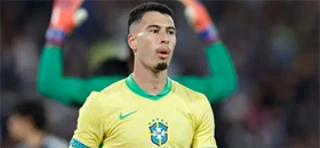 Terceiro Tempo - Bola Cheia - Martinelli - Gabriel Martinelli mostrou que merece mais espa&ccedil;o na sele&ccedil;&atilde;o. O atacante do Arsenal entrou no segundo tempo, deu mais intensidade ao lado esquerdo e foi premiado com o gol da vit&oacute;ria sobre o Jap&atilde;o, j&aacute; nos acr&eacute;scimos. Al&eacute;m da estrela, mostrou personalidade em um momento de enorme press&atilde;o. Com Rayan apagado diante dos japoneses, Martinelli passa a flertar seriamente com uma vaga entre os titulares de Carlo Ancelotti.