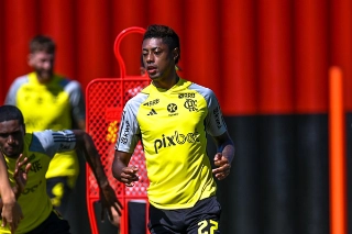 Bruno Henrique durante treino rubro-negro. Foto: Marcelo Cortes/CRF