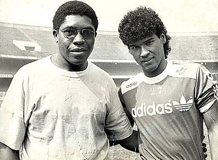 Foto de 1986. Após o treino do São Paulo FC, no Morumbi, Muller posou para foto ao lado de Vágner Prado, o Vagnão, produtor do programa Golaço, da Rede Mulher de Televisão, em 2005