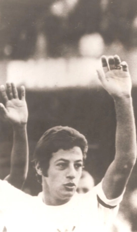 O zagueiro Luís Carlos saudando a torcida alvinegra no Morumbi