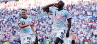 Terceiro Tempo - Bola Cheia - B&eacute;lgica - O time belga n&atilde;o empolgou muito na primeira fase, mas depois conseguiu uma virada espetacular sobre Senegal e pelas oitavas goleou os Estados Unidos de maneira irrefut&aacute;vel, 4 a 1, superando o extracampo vergonhoso com a revoga&ccedil;&atilde;o do cart&atilde;o vermelho ao norte-americano Balogun.