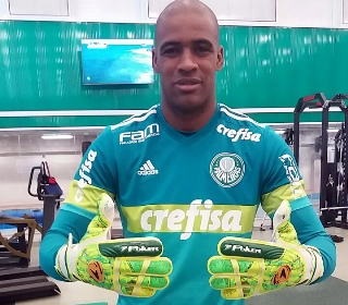 Goleiros da marca gaúcha vão usar luva especial no Brasileirão antes da Copa 