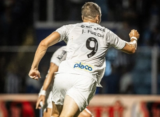Julio Furch comemora gol do Peixe diante do Avaí. Foto: Raul Baretta/ Santos FC