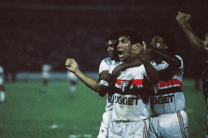 Careca, Müller e Romulo comemoram gol do São Paulo contra o Guarani, na final do Campeonato Brasileiro de Futebol. Foi o primeiro título brasileiro da carreira de Müller