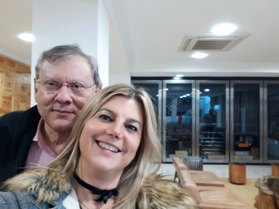 Milton Neves e Gisleine Caron