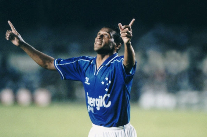 Müller atuou no Cruzeiro de 1998 a 2001 e conquistou os títulos do Campeonato Mineiro e da Recopa Sul-Americana, em 1998, e da Copa do Brasil, em 2000, e da Copa Sul-Minas, em 2001