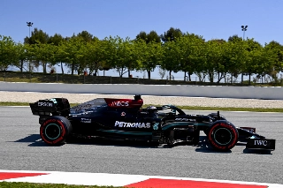 Com pneus melhores, britânico garantiu sua 98ª vitória na categoria. Foto: Mercedes-AMG Petronas F1