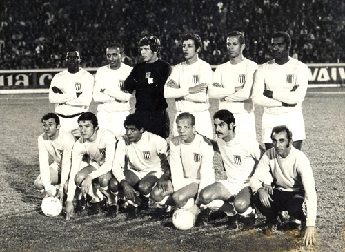 Em pé: Miranda, Lorico, Ado, Luís Carlos Galter, Pedrinho e Ditão. Agachados: Ratinho, Leivinha, César Maluco, Ademir da Guia e Rivellino