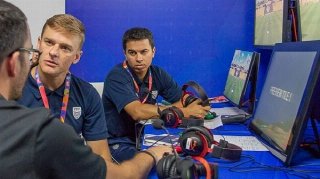 No Campeonato Paulista, a sala do VAR já contava com os fones destinado a gamers. Foto: William Lima/FPF/Via UOL
