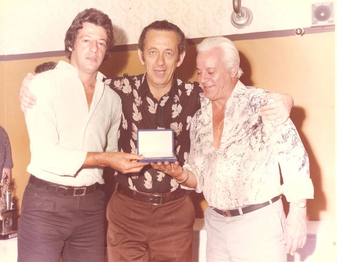 Noite de festa na pizzaria de Luiz Carlos Galter e Osório, nos extremos. Foto: Sarkis
