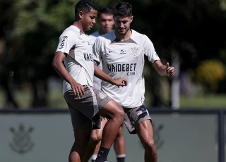 Atletas alvinegros durante treino. Foto: Rodrigo Coca/Ag&ecirc;ncia Corinthians