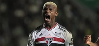 Terceiro Tempo - Bola Cheia - Arboleda - Pisou na bola fora de campo e chegou a ter sua perman&ecirc;ncia no S&atilde;o Paulo colocada em d&uacute;vida. Mas, dentro das quatro linhas, Arboleda continua mostrando por que &eacute; o melhor defensor do Tricolor. Seguro l&aacute; atr&aacute;s e ainda decisivo no ataque. Foi dele o gol s&atilde;o-paulino no importante empate com o Bol&iacute;var, em La Paz.