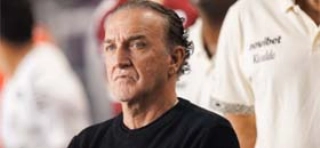 Terceiro Tempo - Bola Murcha - Cuca - O treinador santista admitiu que a op&ccedil;&atilde;o por n&atilde;o utilizar Neymar contra o Palmeiras no primeiro jogo das quartas de final da Copa do Brasil (derrota por 3 a 0), foi da comiss&atilde;o t&eacute;cnica. Ent&atilde;o, sem sua principal estrela, e ainda come&ccedil;ando o jogo com Gabigol no banco, esta quase certa elimina&ccedil;&atilde;o no certame vai para a conta dele.
