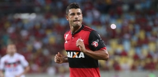 Ederson est&aacute; de volta aos treinamentos do Flamengo ap&oacute;s tr&ecirc;s meses afastado