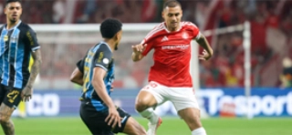 Terceiro Tempo - Bola Murcha - Gre-Nal - O encontro dos rivais ga&uacute;chos pelas quartas de final da Copa do Brasil, jogo de ida, no Beira-Rio, foi um dos mais fracos da hist&oacute;ria entre eles, que se enfrentaram pela 453&ordf; vez. Foi um 0 a 0 dolorido de assistir. Tomara, na pr&oacute;xima quinta-feira, na Arena do Gr&ecirc;mio, possamos ver algo que seja digno da hist&oacute;ria do Colorado e do Tricolor.