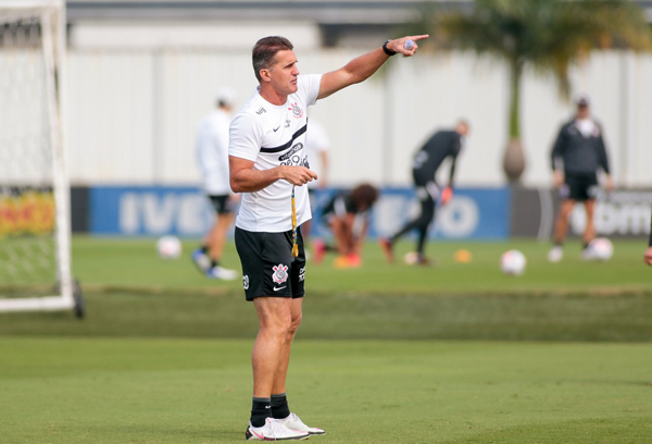 Corinthians busca vitória no Uruguai para manter chance de ...