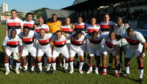 Entortando (pelo) Talleres: ídolo no Flamengo, Júlio César Uri Geller  brilhou em Córdoba