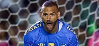 Terceiro Tempo - Bola Cheia - Weverton - A tal da &ldquo;Lei do Ex&rdquo; vale tamb&eacute;m para goleiro? Sim, pois o que Weverton, do Gr&ecirc;mio, defendeu diante do Palmeiras, seu ex-clube, foi uma barbaridade! Uma das grandes atua&ccedil;&otilde;es de um arqueiro neste Brasileir&atilde;o, impedindo a vit&oacute;ria da equipe de Abel Ferreira no Sul.