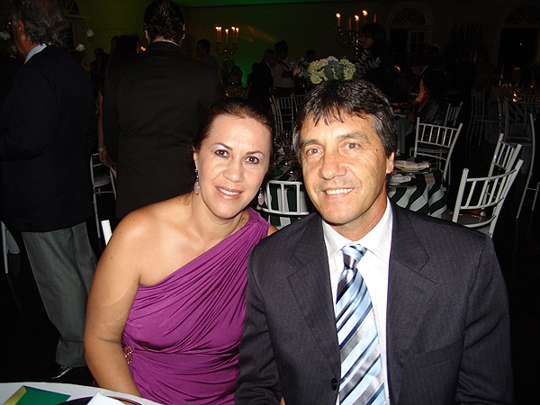 Renato e sua esposa Conceição Giovanelli Frederico, na linda noite de festa para os 100 anos do Guarani, na Sociedade Hípica de Campinas. Foto: Marcos Júnior/Portal TT