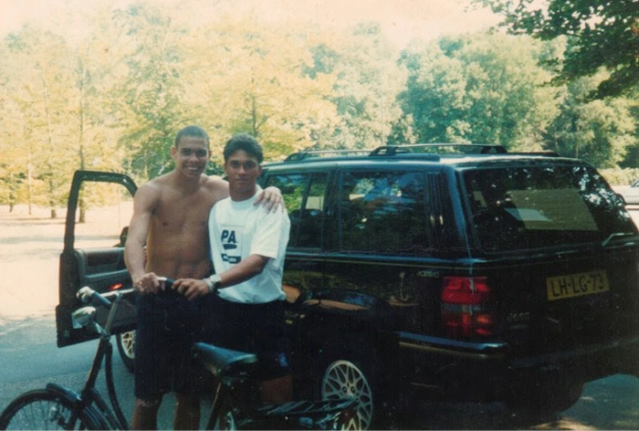 Ronaldo Fenômeno e Duda Lisboa (na época, companheiro de equipe), em 1995. Foto enviada por Gilberto Chaves