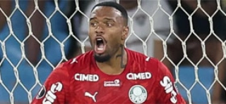 Terceiro Tempo - Bola Murcha - Carlos Miguel - Eficiente como sempre, o Palmeiras aproveitou as chances que teve para abrir 2 a 0 sobre o Fluminense na semifinal da Libertadores. A&iacute;, nos acr&eacute;scimos, Carlos Miguel ficou indeciso se sa&iacute;a ou n&atilde;o na bola e Wesley Nat&atilde; s&oacute; cumprimentou de cabe&ccedil;a para fazer um gol que recolocou o Tricolor na disputa por vaga na decis&atilde;o.
