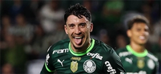 Terceiro Tempo - Bola Cheia - Piquerez - Piquerez teve grande atua&ccedil;&atilde;o contra o Athletico, sendo o melhor do Palmeiras na grande vit&oacute;ria no Paran&aacute;. Seguro na defesa e participativo no ataque, ainda tirou da cartola um gola&ccedil;o de falta, surpreendendo todo mundo que esperava um cruzamento. &Eacute; um jogador de enorme categoria! 