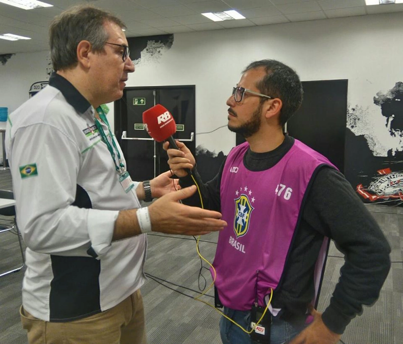 Em 13 de maio de 2017, o jornalista Guilherme Cimatti entrevistando o narrador Rafael Henzel, Foto: arquivo pessoal de Guilherme Cimatti