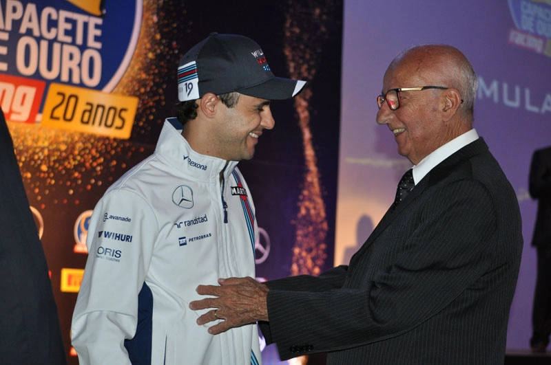 Vencedor do Capacete de Ouro, Felipe Massa (ao lado de Bird Clemente) na premiação da Revista Racing em 10 de novembro de 2016, no São Paulo Expo. Foto: Marcos Júnior Micheletti/Portal TT