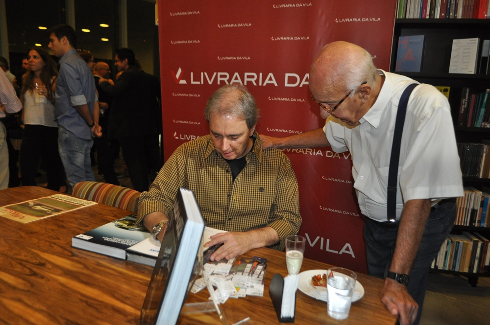 Reginaldo Leme e Bird Clemente em 24 de fevereiro de 2015, no lançamento do Anuário AutoMotor Esporte, na Livraria da Vila do Shopping JK. Foto: Marcos Júnior/Portal TT