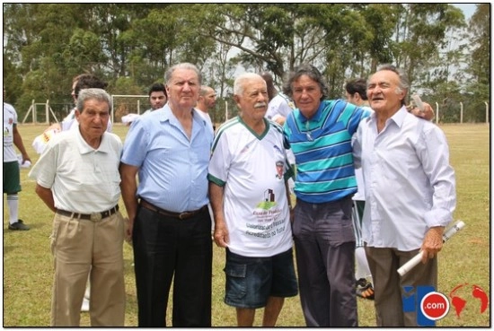Em 22 de novembro de 2014, no Instituto Federal Sul de Minas, Campus Muzambinho, dia de homenagem a Corote. Da esquerda para a direita: Luis Boquinha, João da Marta, Adolfo Corote Vieira, Ismael Faria de Abreu (o Maé Abreu) e um amigo. Foto: muzambinho.com 