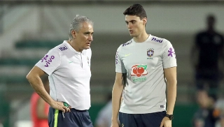 O gaúcho vem convocando mal, escalando mal, substituindo mal e orientando mal