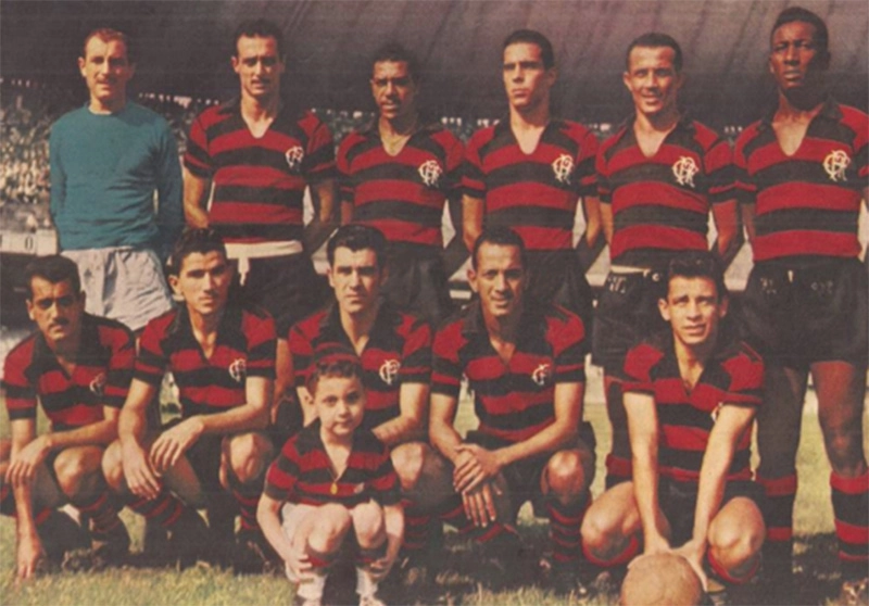 Em pé: Chamorro, Pavão, Jadir, Milton Copolillo, Tomires e Jordan. Agachados: Joel, Duca, Evaristo de Macedo, Paulinho e Babá.