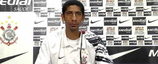 Acosta brilhou no Corinthians, mas hoje tem futuro incerto no futebol