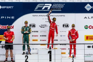 No alto do pódio em Spa-Francorchamps, onde venceu as duas baterias. Foto: Dutch Photo Agency/RF1