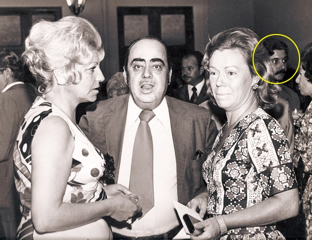 Festa dos 31 anos de confraterniza&ccedil;&atilde;o e amizade. Fl&aacute;vio Iazetti entre mulheres e S&eacute;rgio Barbalho (com c&iacute;rculo amarelo) ao fundo