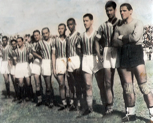 Veja o Madureira-RJ da década de 40. Da direita para a esquerda, Tarzan é o primeiro, seguido por Milton, Brandão, Olavo, Godofredo, Baiano, Esteves, Esquerdinha, Betinho e Durval
