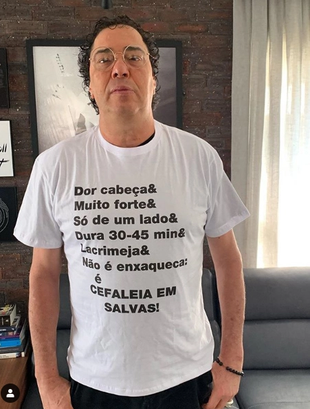 Em 21 de março de 2020, com a camiseta da campanha sobre a cefaleia. Foto: arquivo pessoal de Casagrande