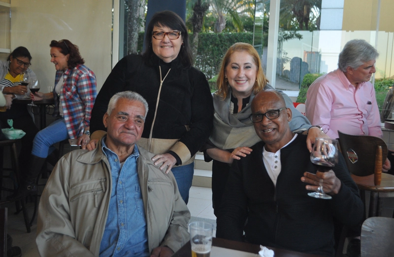 Dona Vanda, Suely Milani, Cláudia Fioretti, Meg Vicente, Paulo Caveira e Azeitona