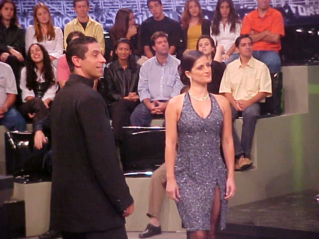 O momento em que o casal de dançarino foi apresentado por Milton Neves para homenagear o argentino Sorín com uma linda performance de tango, no Terceiro Tempo da Record, em 2002