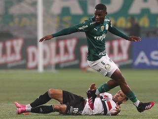 Volante alviverde desperta o interesse de Ajax e Sevilla. Foto: Cesar Greco