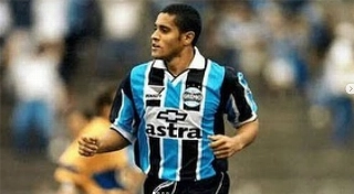 Em 1999 ele brilhou no clássico contra o Rubro-Negro. Foto: Reprodução