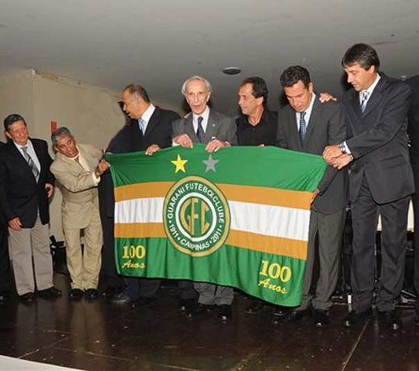 Festa de 34 anos do título do Guarani emociona homenageados