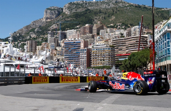 Contornando a chicane após o túnel durante o GP de Mônaco de 2011. Vettel foi o pole e venceu, com a Red Bull-Renault. Foto: Divulgação